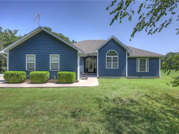 1502 E 16th St, Pittsburg, KS 66762