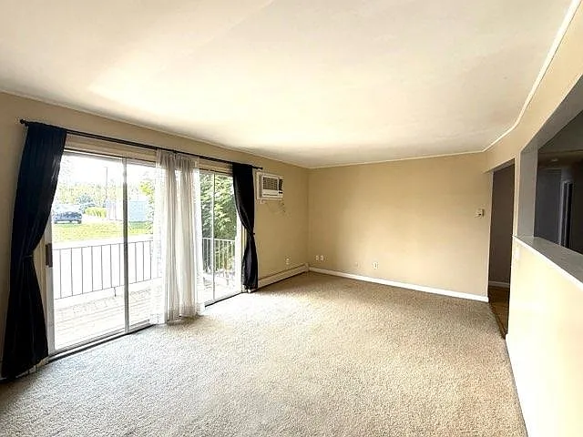 2 bed, 1.0 bath, 840 sqft, $1,700 — Photo 3