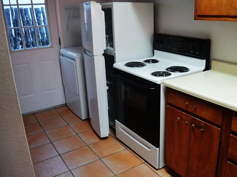 Kitchen, laundry