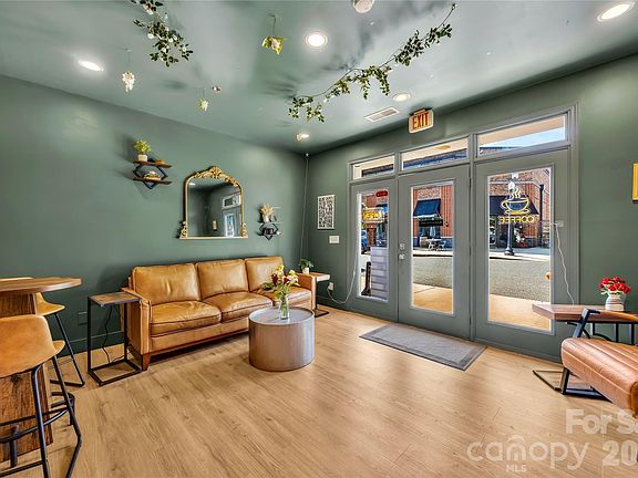 4th image of 132 Market Place Ave