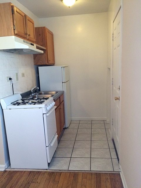 1st image of 1352 1/2 W Argyle St APT 1W
