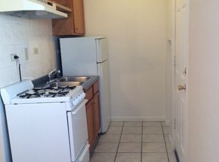 1352 1/2 W Argyle St APT 1W, Chicago, IL 60640