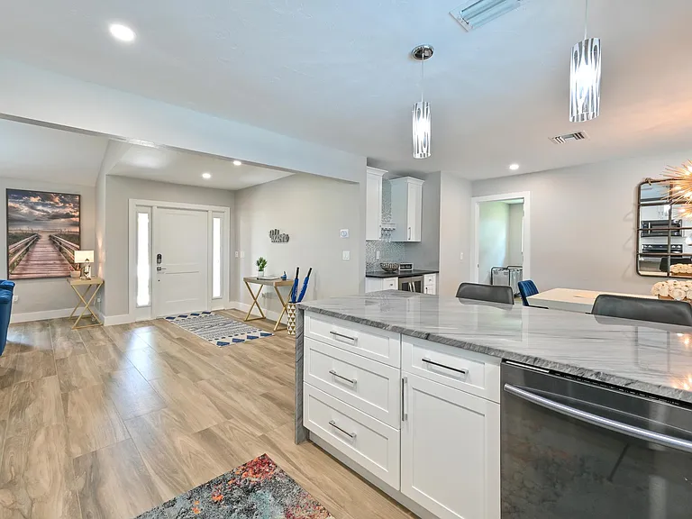 2305 Kings Lake Blvd — Photo 31