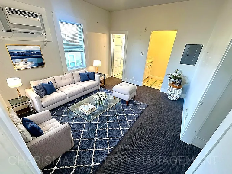 322 E 15th St #3 — Photo 11