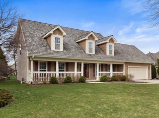 8299 S Country Club Cir, Franklin, WI 53132