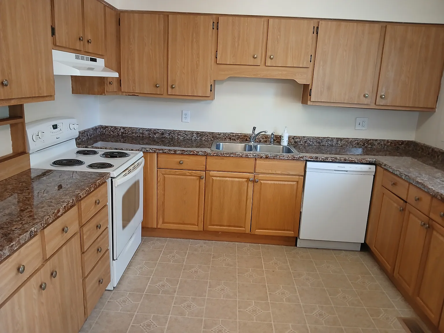 3 bed, 1650 sqft, $2,000 — Photo 2