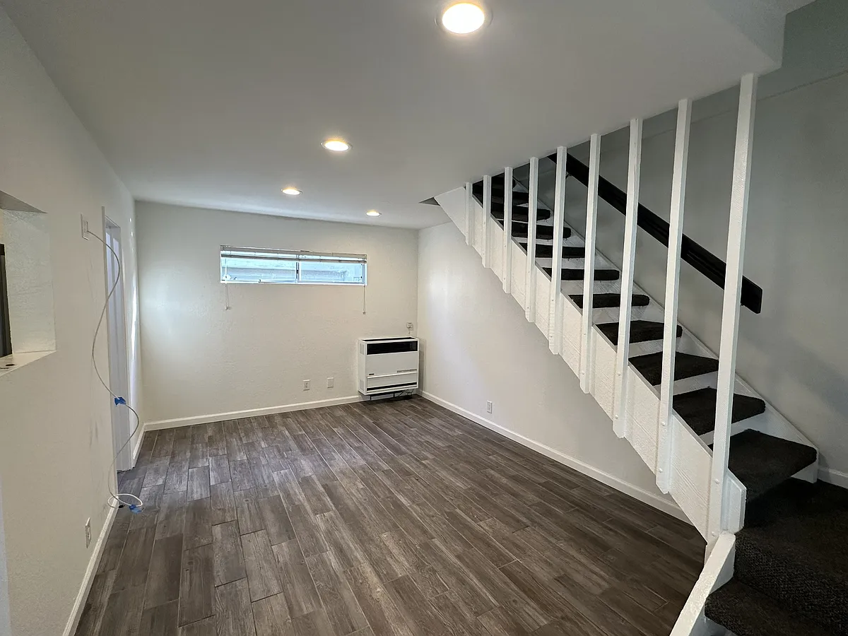 Building Photo - 21 Nieto Ave #B