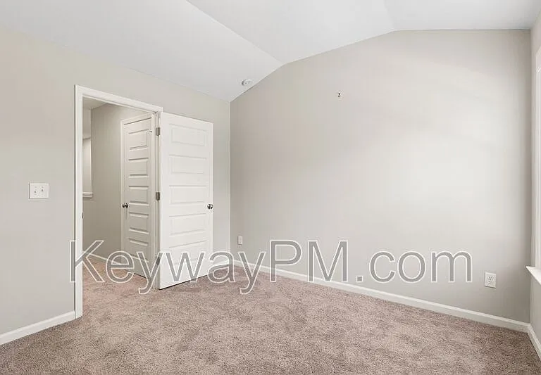 1066 Linsmore Ave — Photo 13