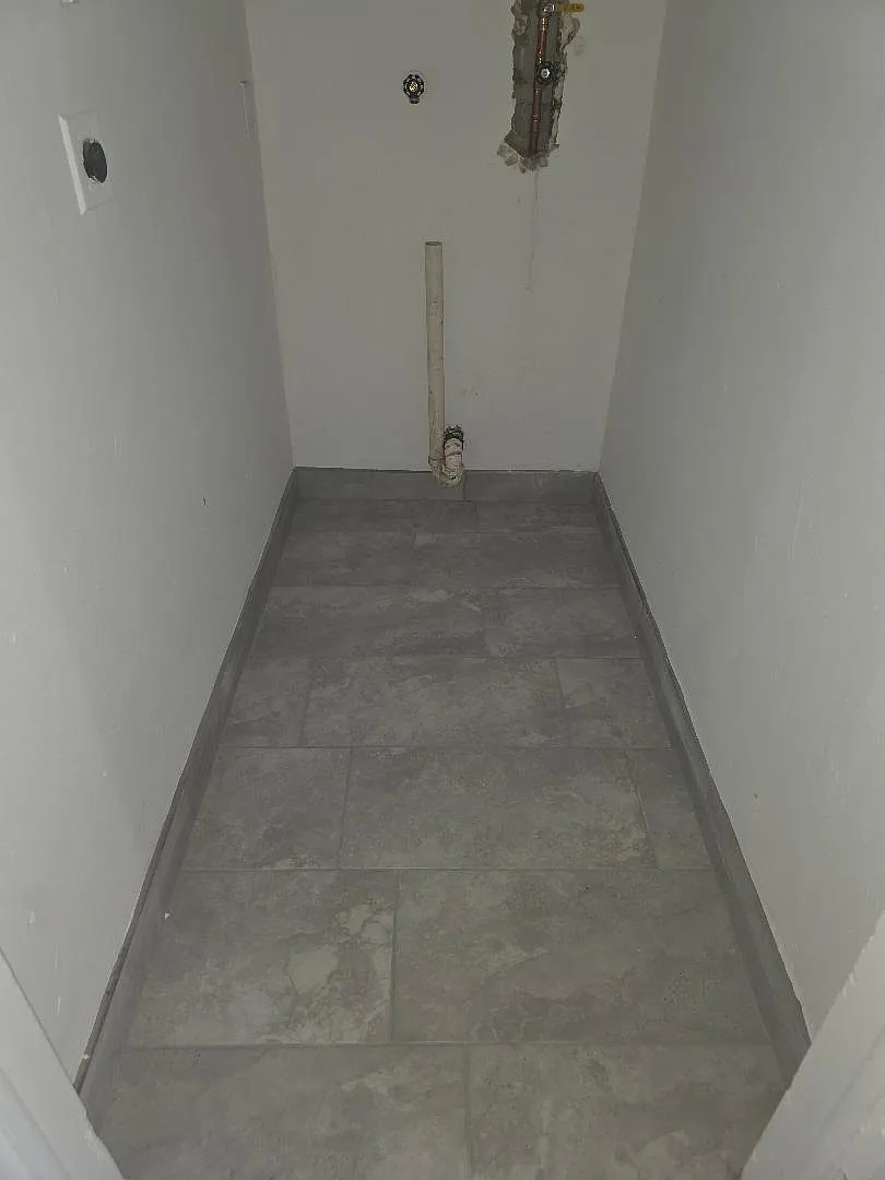 2 bed, 1.0 bath, 2424 sqft, $2,050 — Photo 4