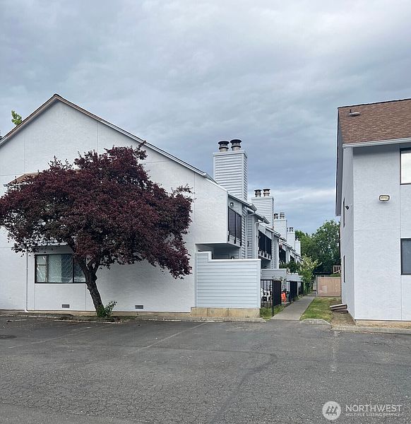 2nd image of 12434 Ambaum Blvd SW #106