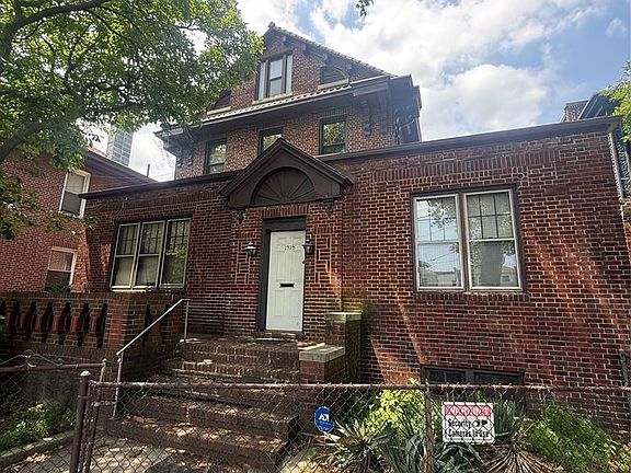 2nd image of 1925 Kennedy Blvd