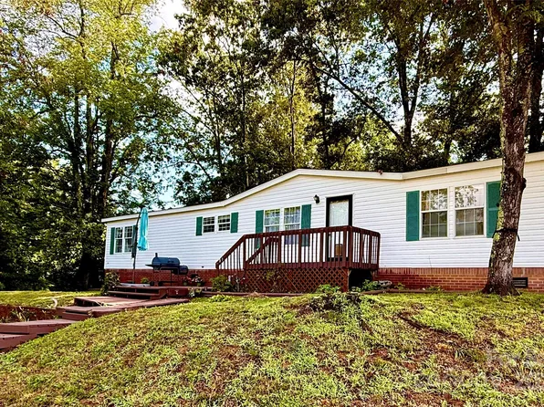 51 Farmstead Rd, Leicester, NC 28748