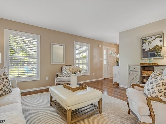 4th image of 109 Hillside Ave