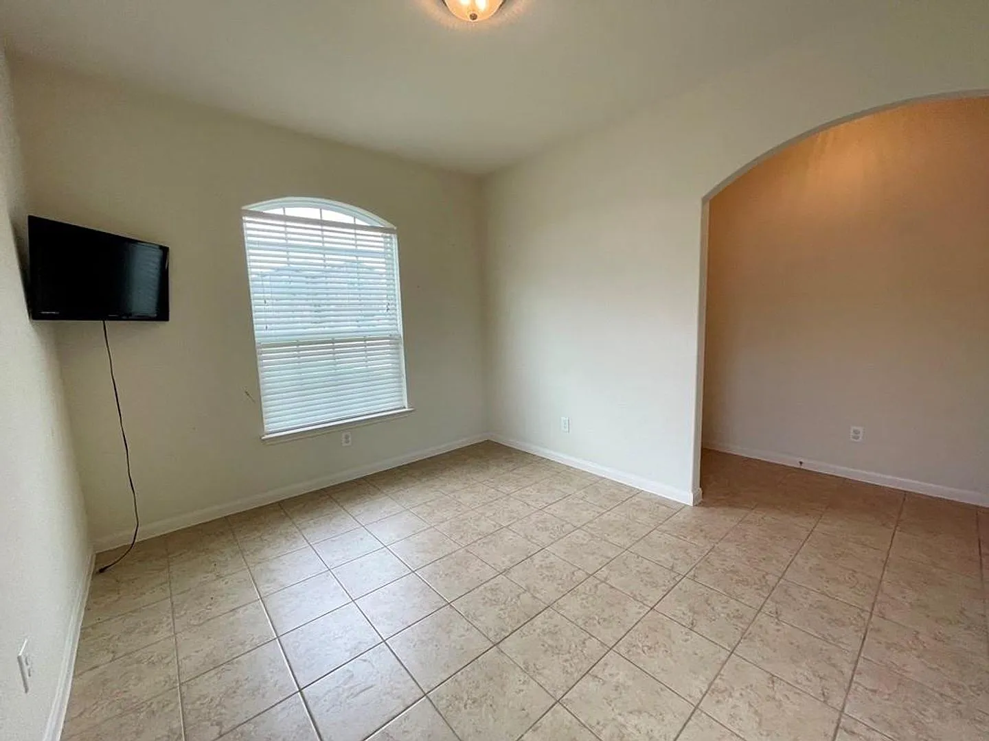 Welcome to 408 Farmer Lane Your Dream Home in Jarrell, TX! — Photo 4