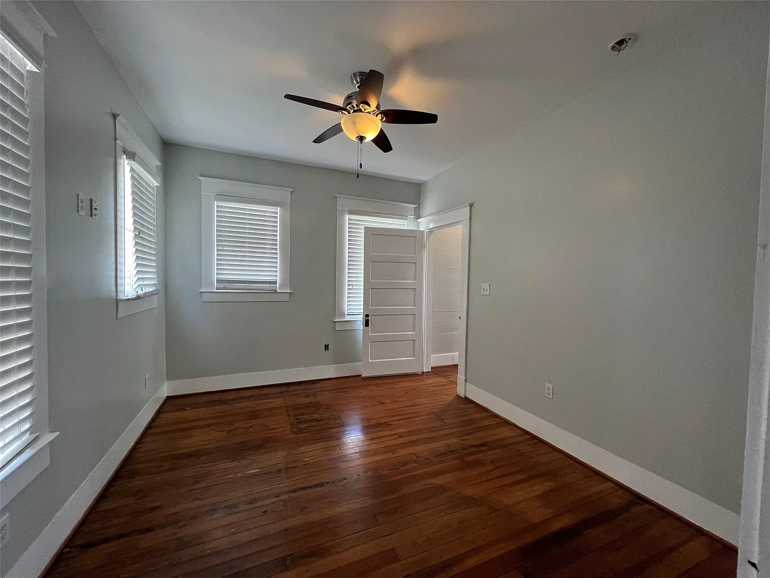 3 bed, 3.0 bath, 1135 sqft, $1,800 — Photo 2