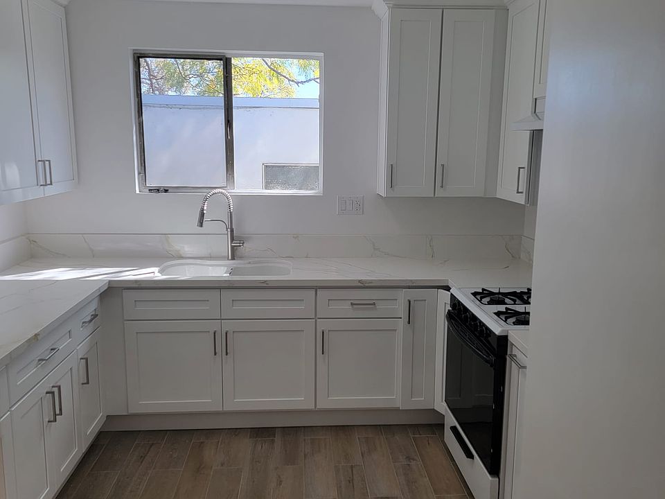 1st image of 910 N Sweetzer Ave #D