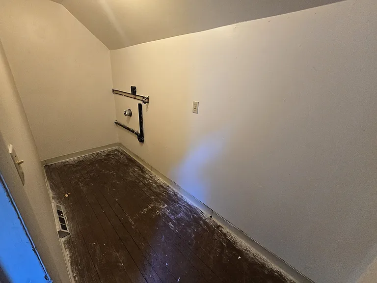 112 Helen St #2 — Photo 5