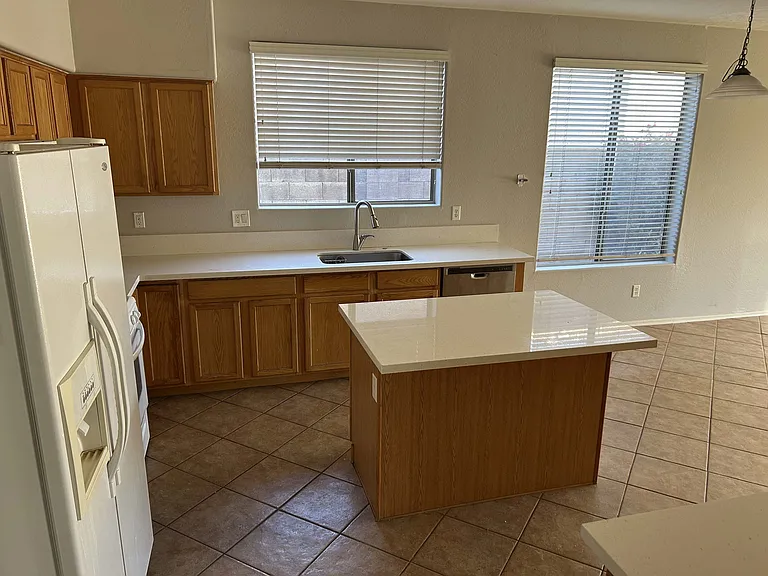 6601 W Rowel Rd — Photo 5