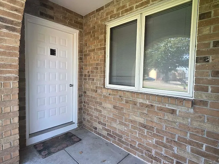 328 S Kiowa Ct — Photo 2