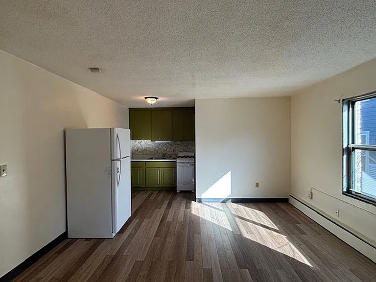 405 Fairview Ave N — Photo 2