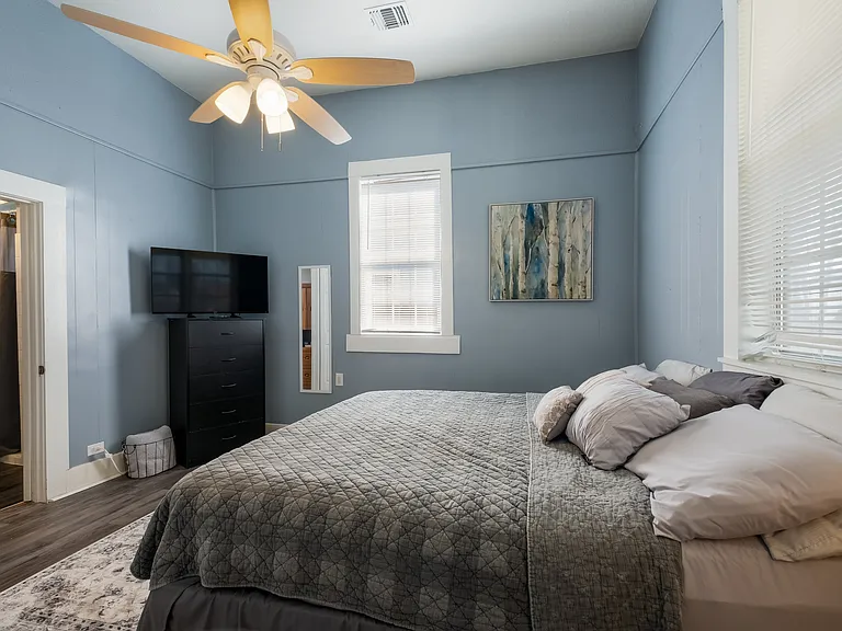226 S Hackberry St — Photo 5