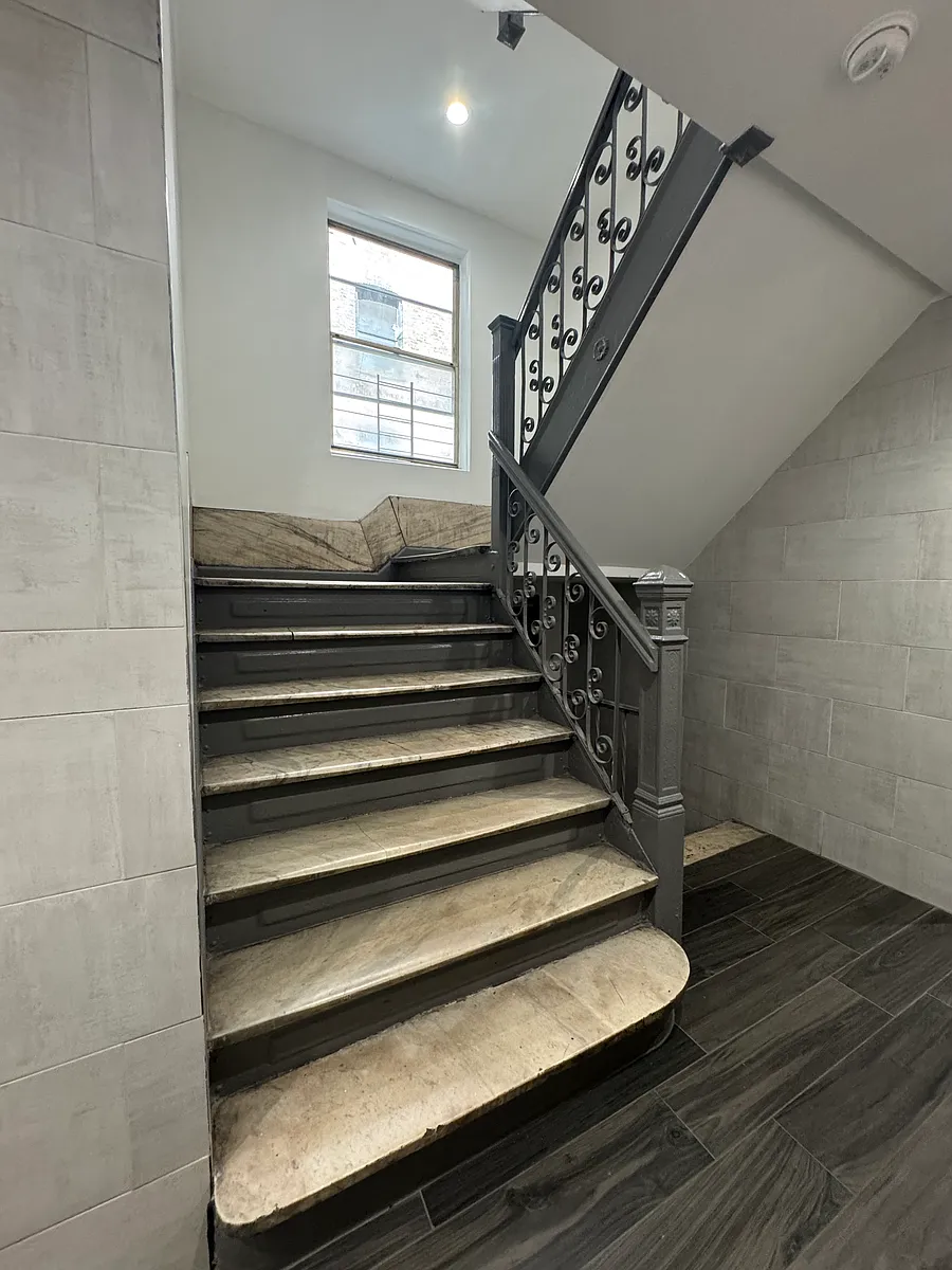 Building Photo - 451 W 44th St #63