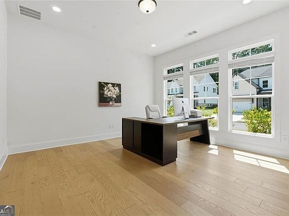 5th image of 858 Keystone Dr