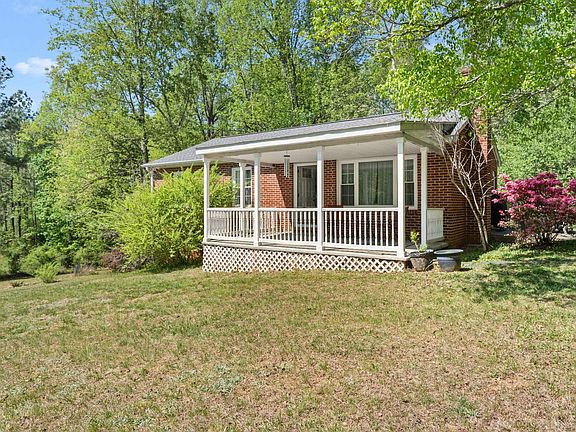 2nd image of 703 Oak Creek Rd