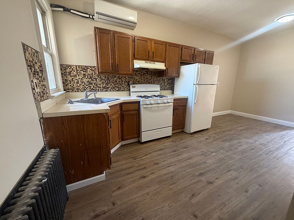 1st image of 31 W 54th St #3F