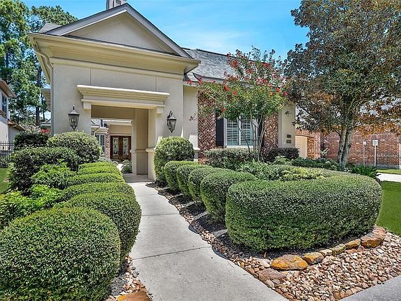 3rd image of 2915 N Cotswold Manor Dr