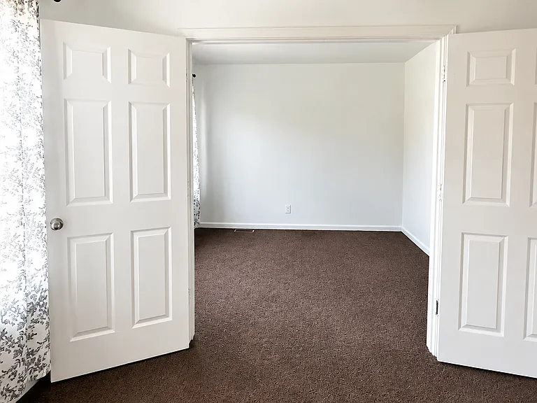 22259 W Niagara Ct — Photo 3