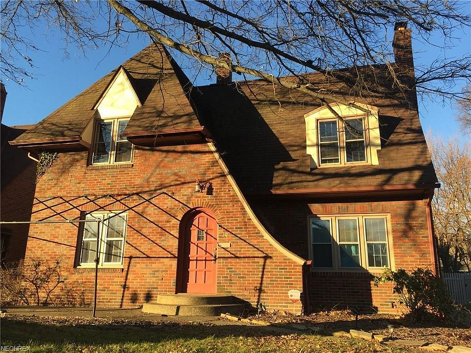 1st image of 30 E Fairlawn Ave