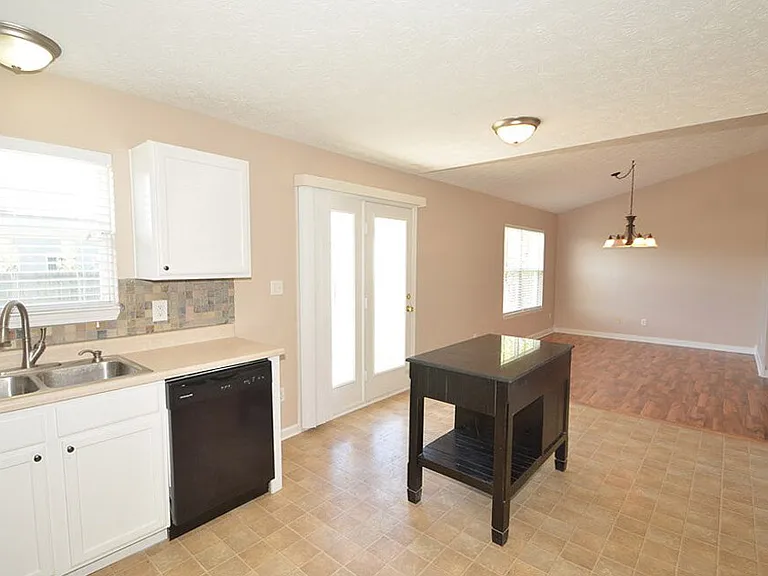 6917 Tree Top Ln — Photo 14