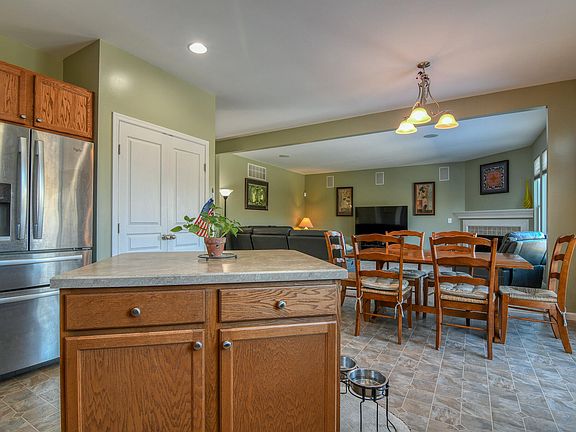 3rd image of 1366 Meadow Breeze Ln