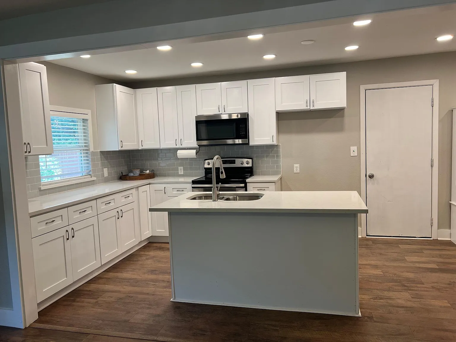 3 bed, 1606 sqft, $2,495 — Photo 4