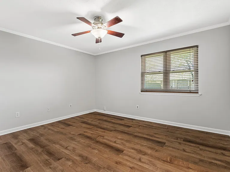 1576 Springfield Dr — Photo 11