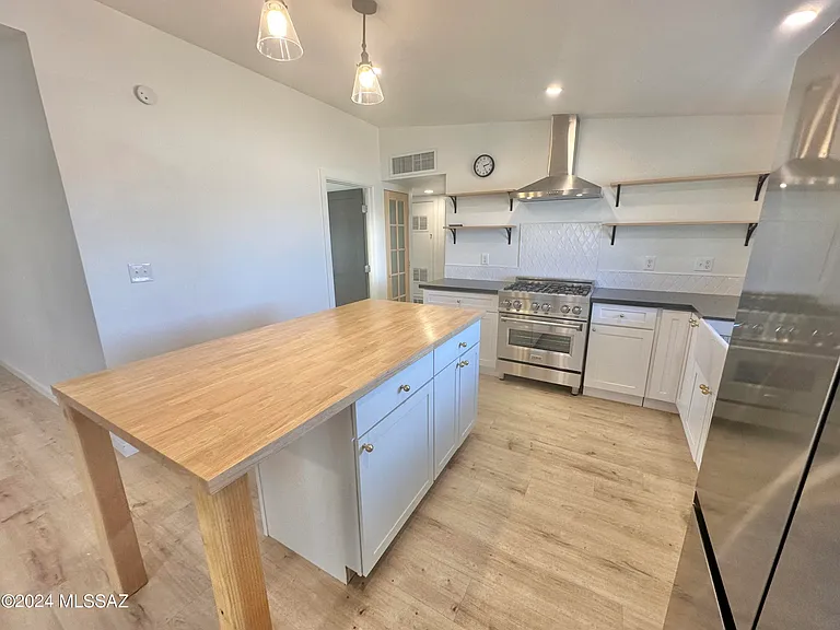 227 S Avenue B — Photo 6