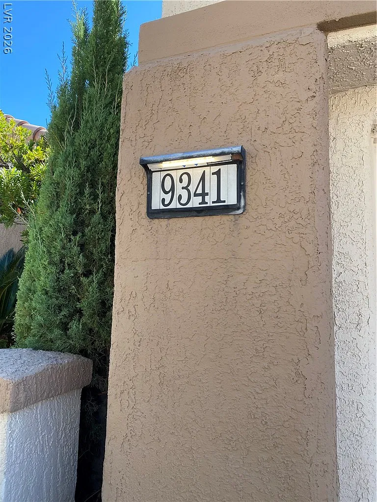 2 bed, 2.0 bath, 1599 sqft, $2,420 — Photo 2