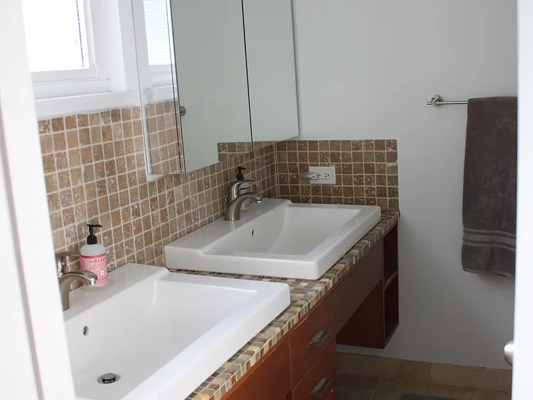 1207 Devon Ln — Photo 12