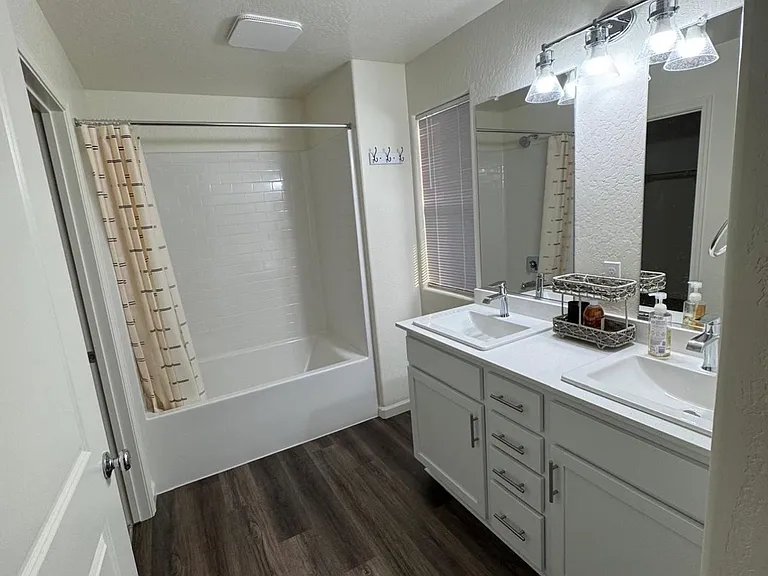 861 N Ocean St — Photo 14