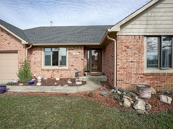 4th image of 901 Ironwood Dr W
