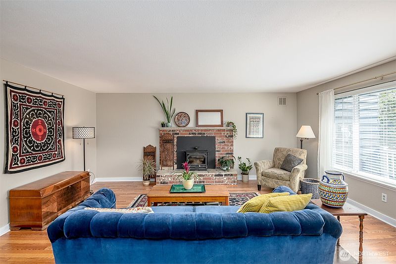 5th image of 424 119th Avenue E