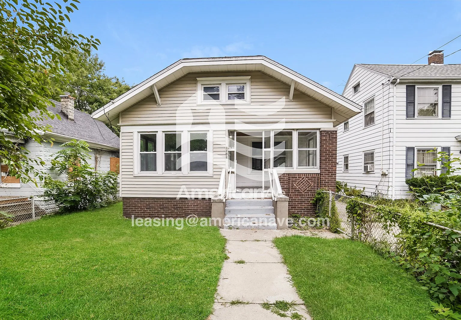 3 bed, 1.5 bath, 1067 sqft, $1,172 — Photo 1