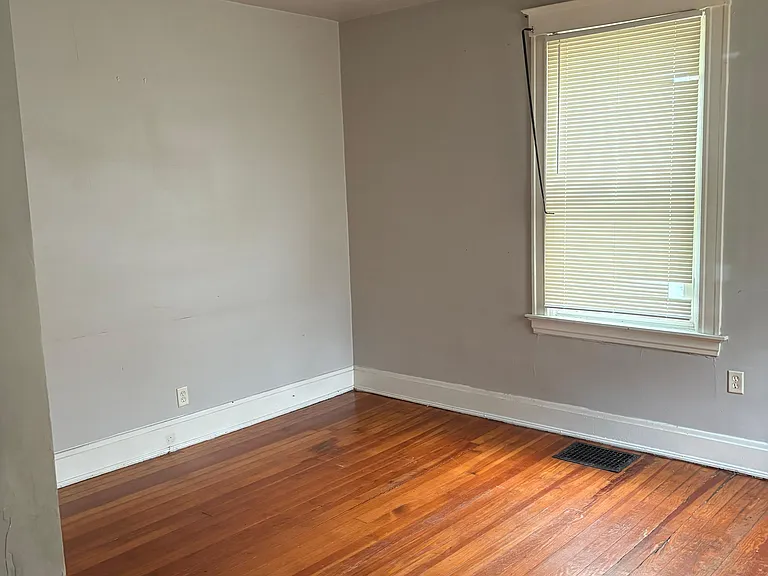 1559 Ambrose Ave — Photo 7