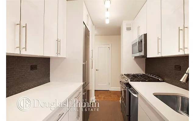 Sold by Douglas Elliman | media 15