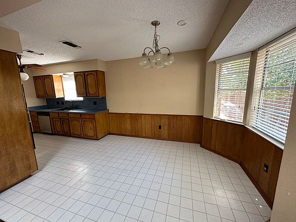3rd image of 8308 Forrest Oak Dr