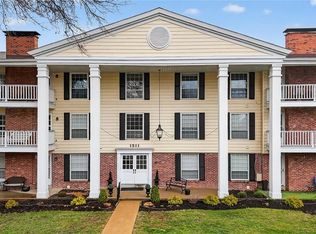 1511 Hampton Hall Dr APT 17, Chesterfield, MO 63017