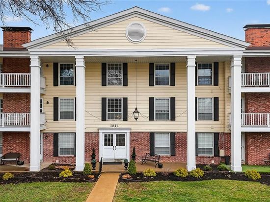 1511 Hampton Hall Dr APT 17, Chesterfield, MO 63017