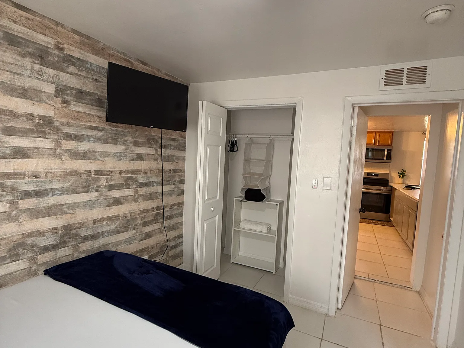 4 bed, 1400 sqft, $3,800 — Photo 3