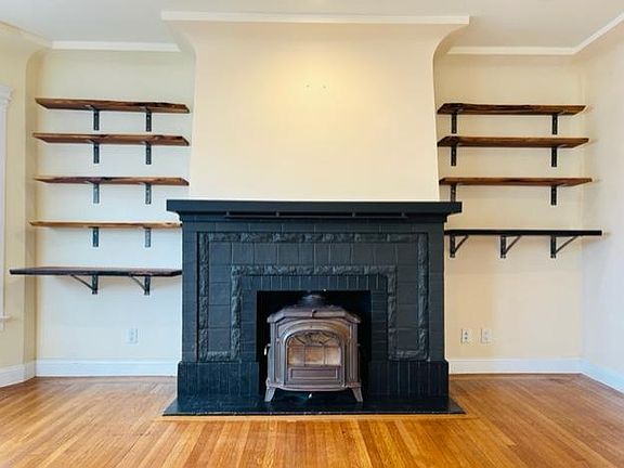 5th image of 455 Irvington St